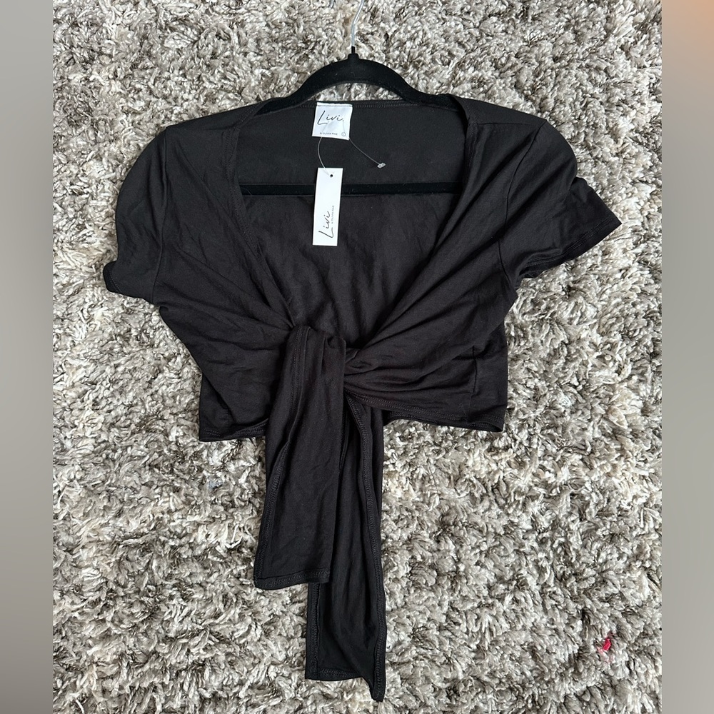 Livi: Olivia Rae NWT Black Tie Front Crop